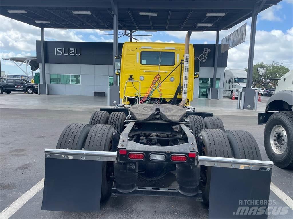 Volvo VNR64T300 وحدات الجر