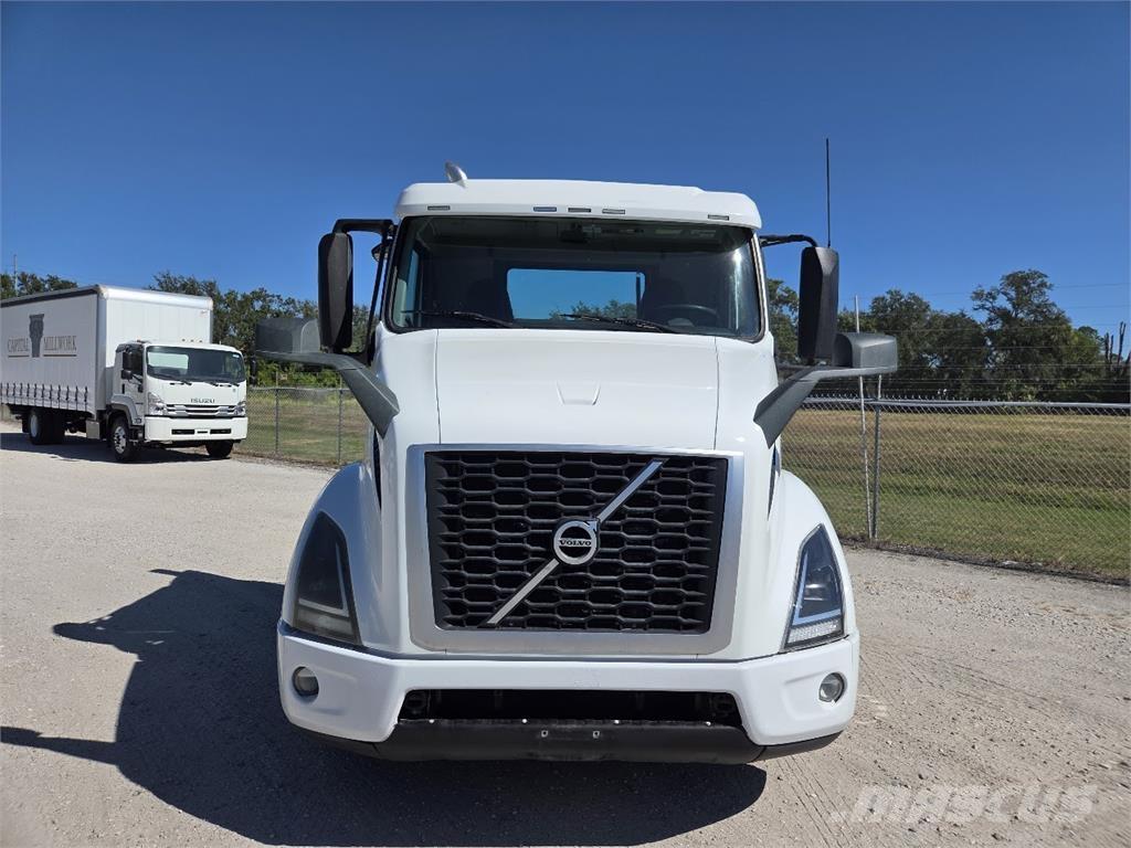 Volvo VNR64T300 وحدات الجر