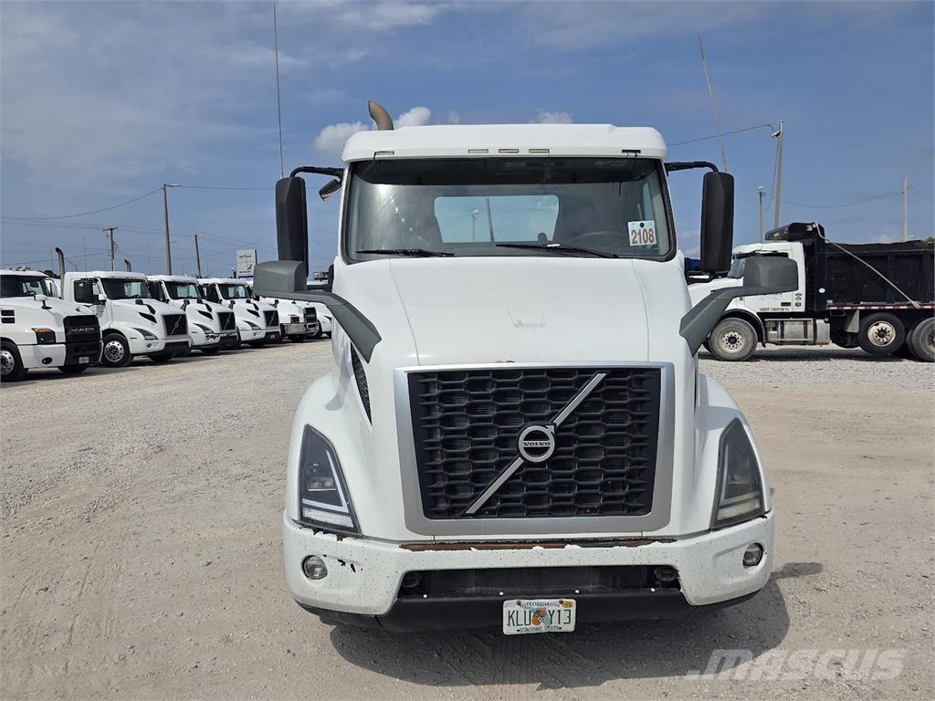 Volvo VNR64T300 وحدات الجر