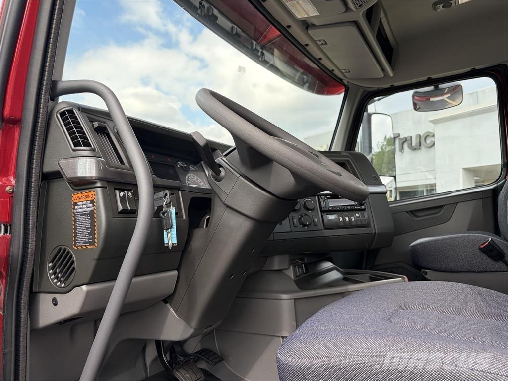 Volvo VNR64T300 وحدات الجر