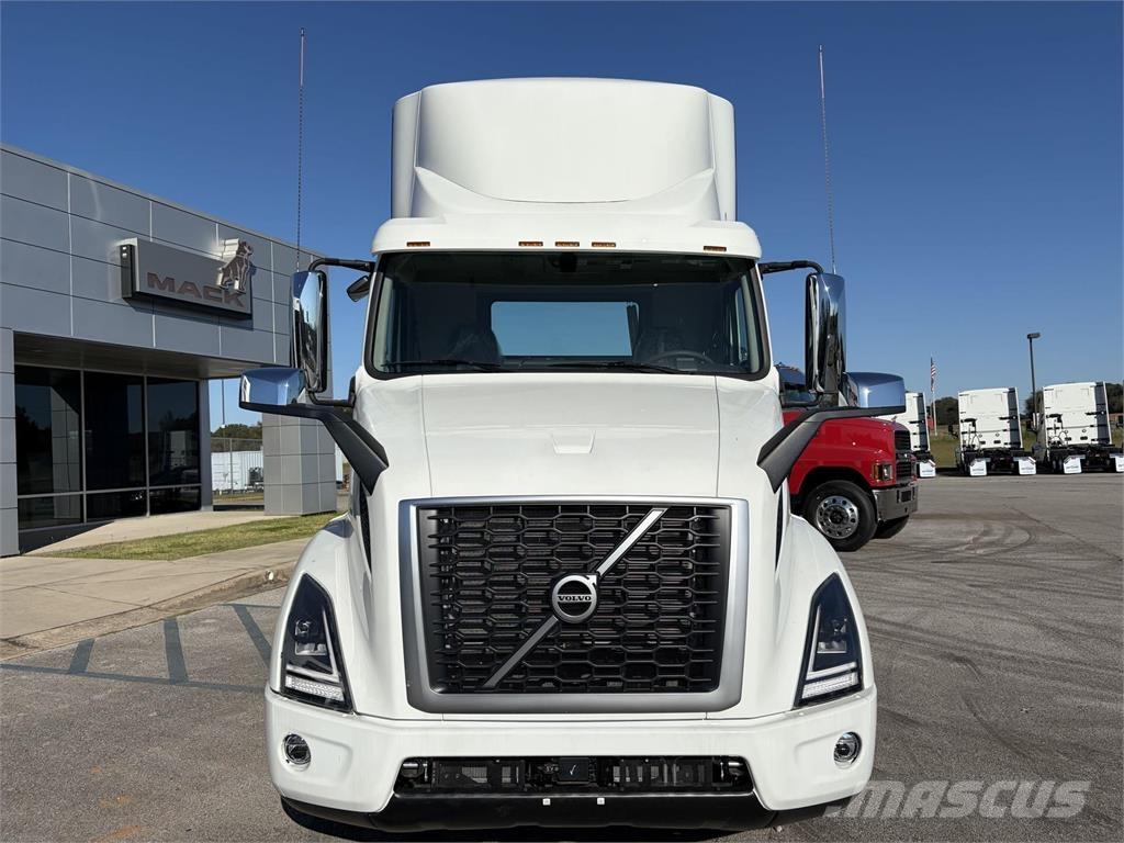 Volvo VNR64T300 وحدات الجر