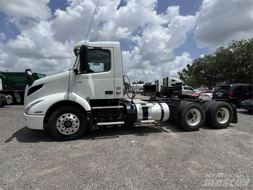 Volvo VNR64T300 وحدات الجر