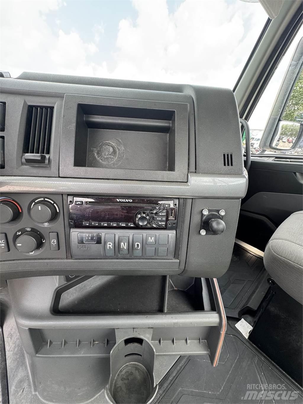 Volvo VNR64T300 وحدات الجر