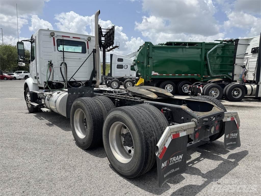 Volvo VNR64T300 وحدات الجر