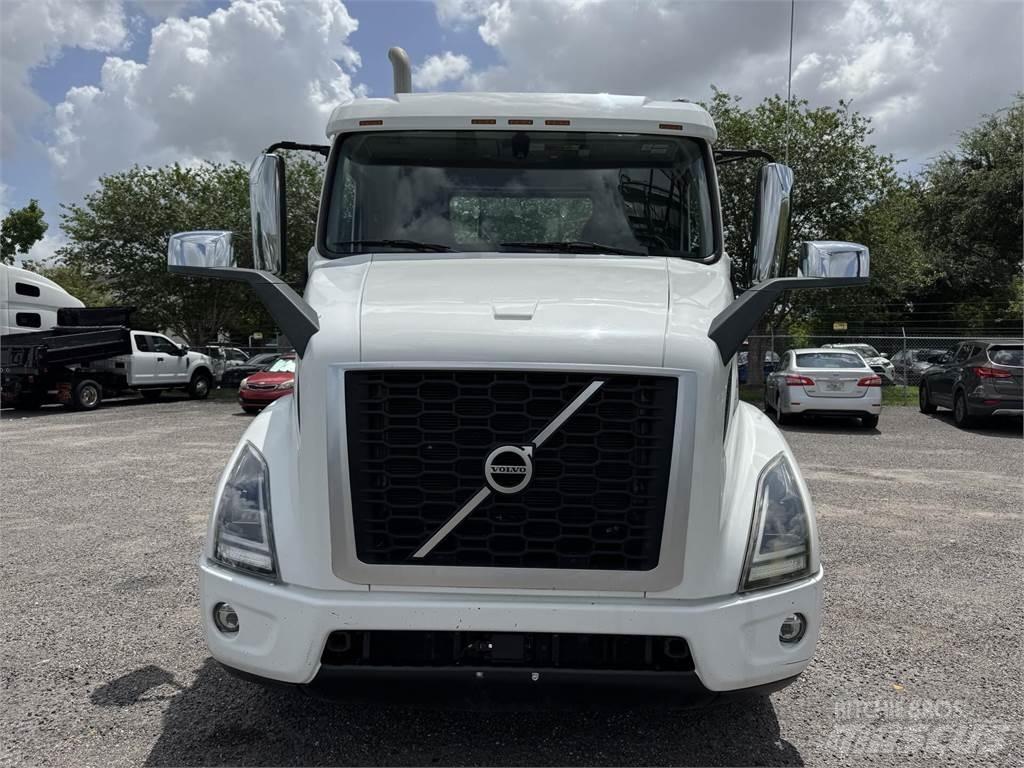 Volvo VNR64T300 وحدات الجر