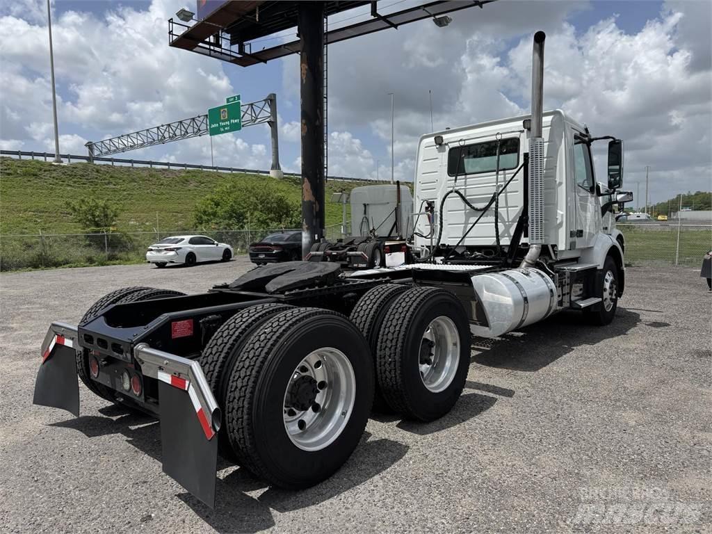 Volvo VNR64T300 وحدات الجر