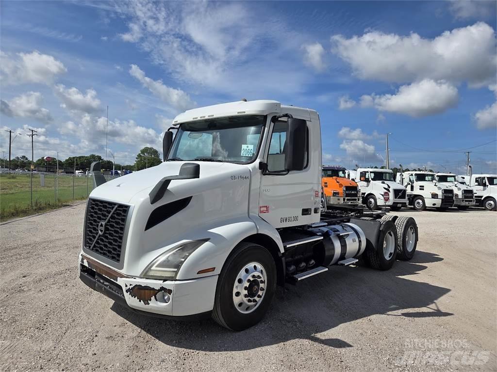 Volvo VNR64T300 وحدات الجر