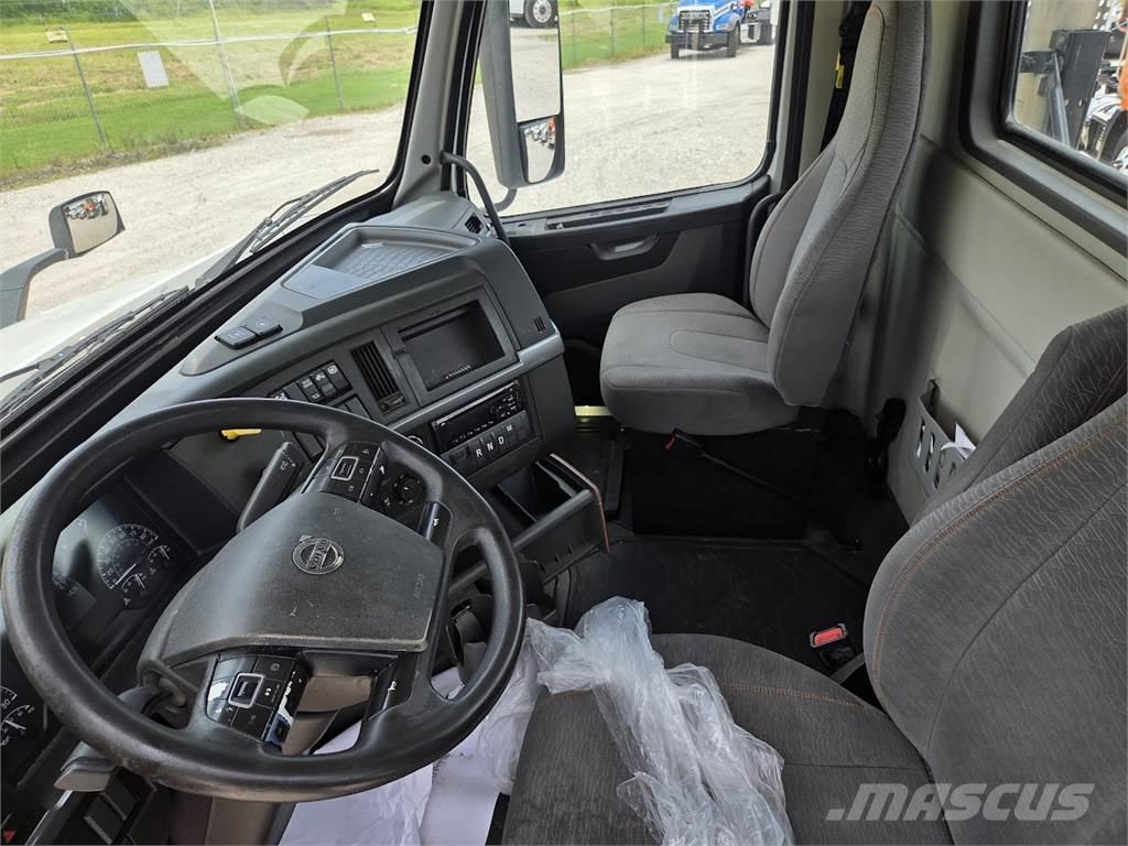 Volvo VNR64T300 وحدات الجر