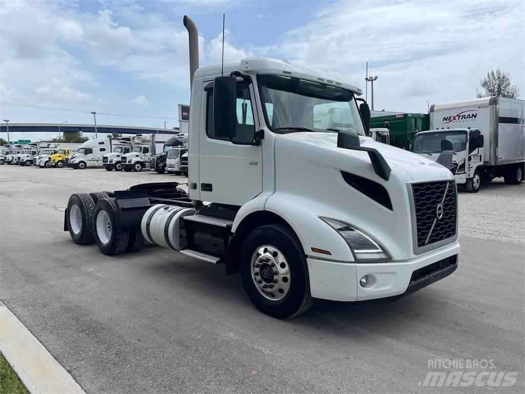 Volvo VNR64T300 وحدات الجر