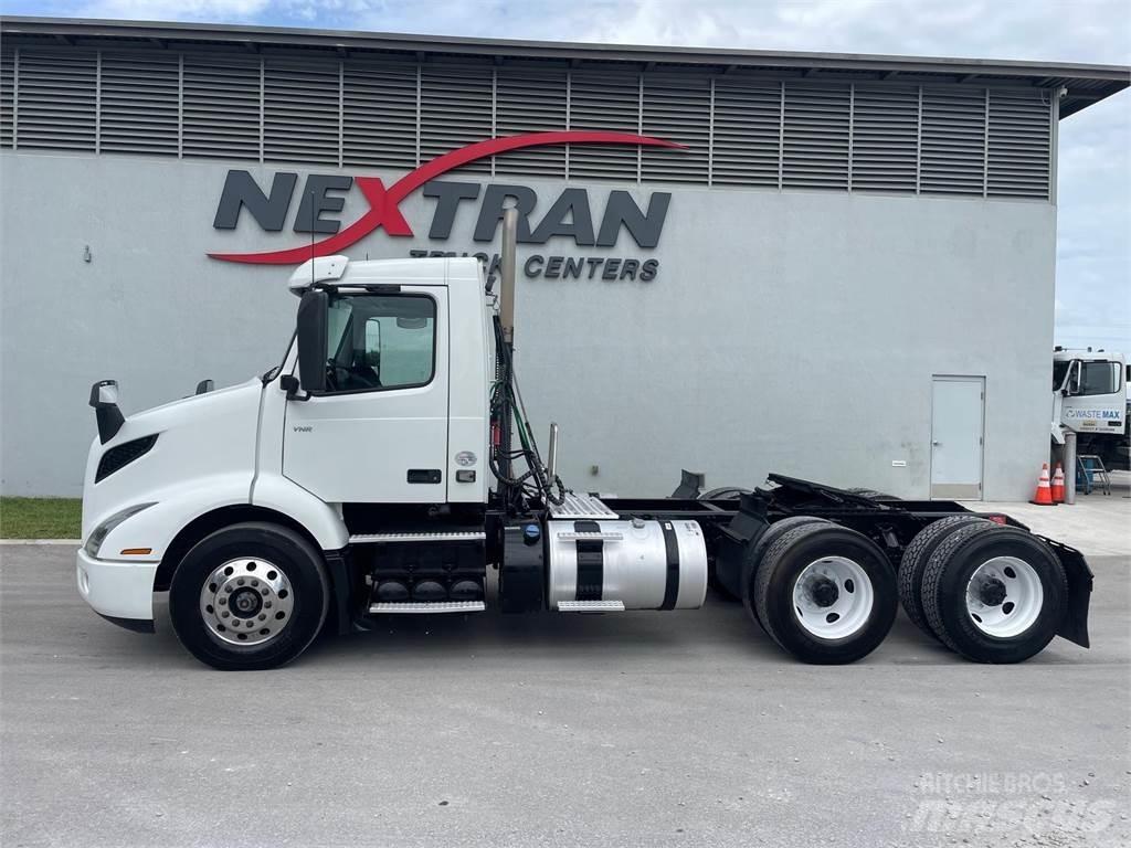 Volvo VNR64T300 وحدات الجر