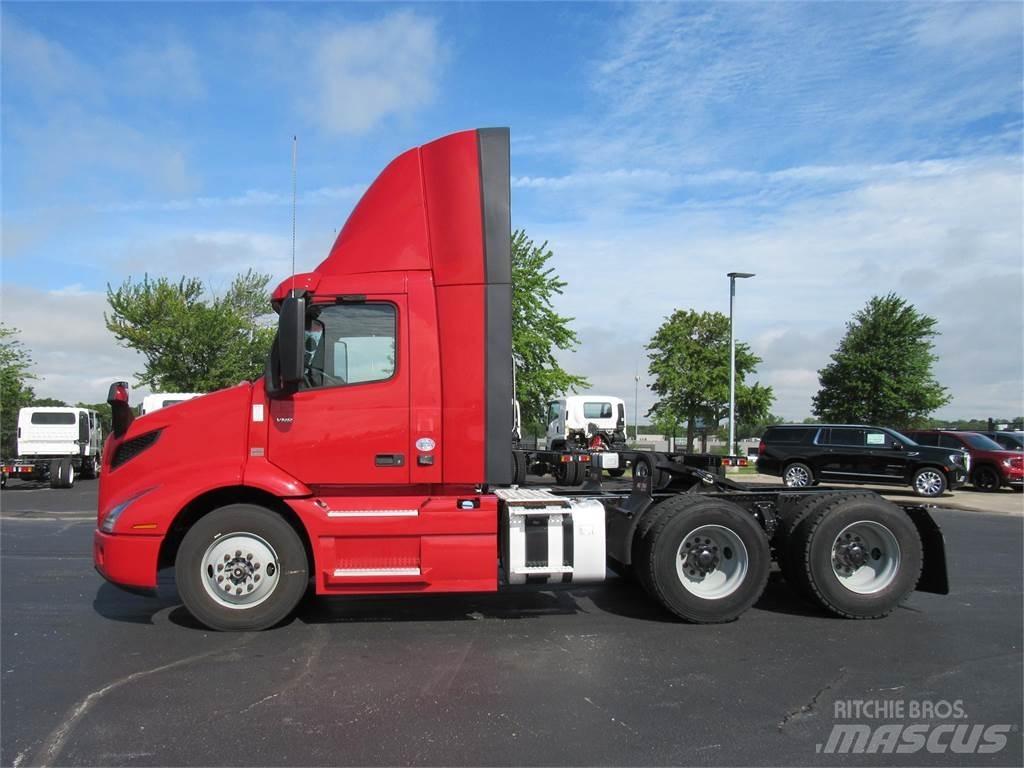 Volvo VNR64T300 وحدات الجر