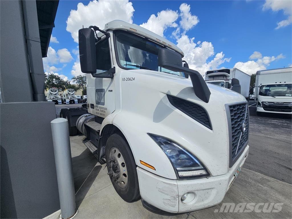 Volvo VNR64T300 وحدات الجر