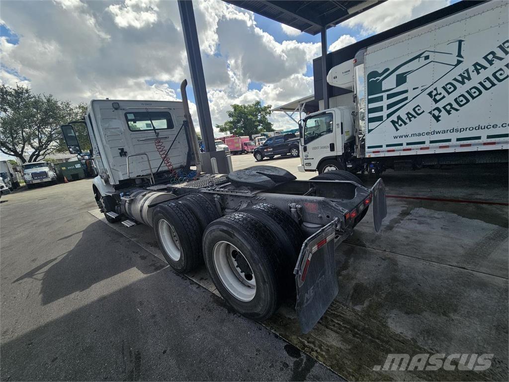 Volvo VNR64T300 وحدات الجر