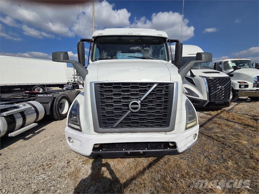 Volvo VNR64T300 وحدات الجر