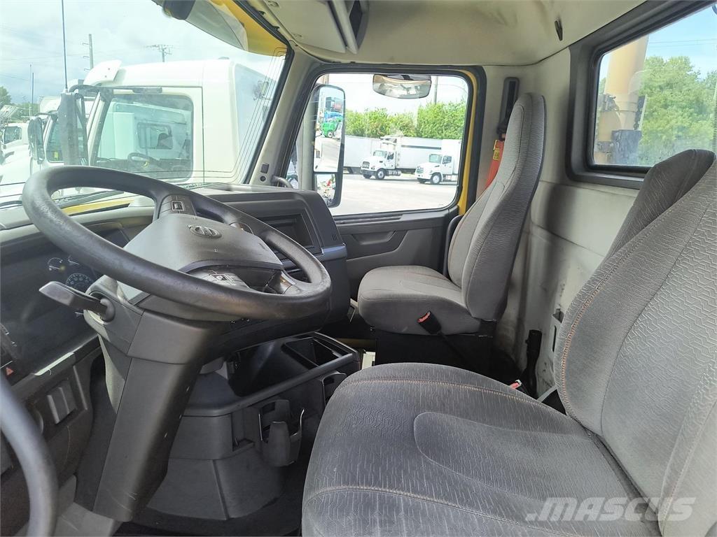 Volvo VNR64T300 وحدات الجر