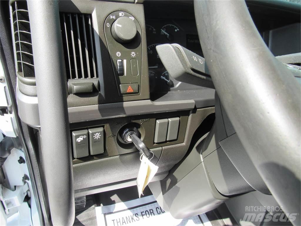 Volvo VNR64T640 وحدات الجر