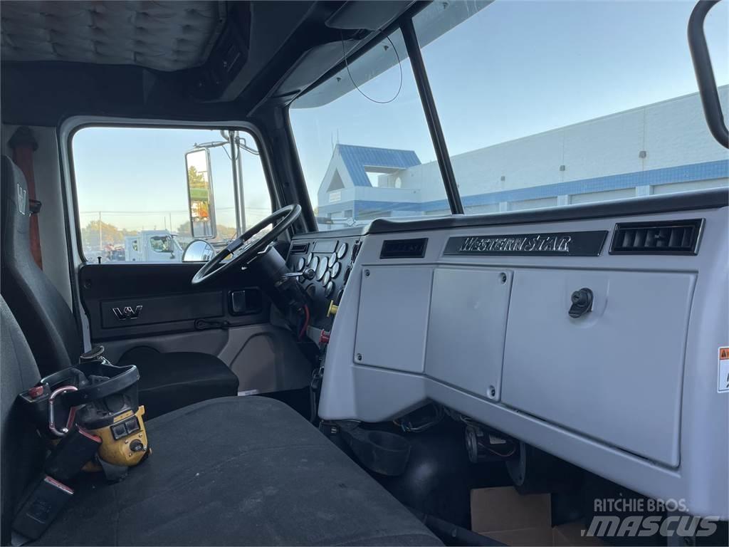 Western Star 4700SB شاحنات بمقصورة وهيكل