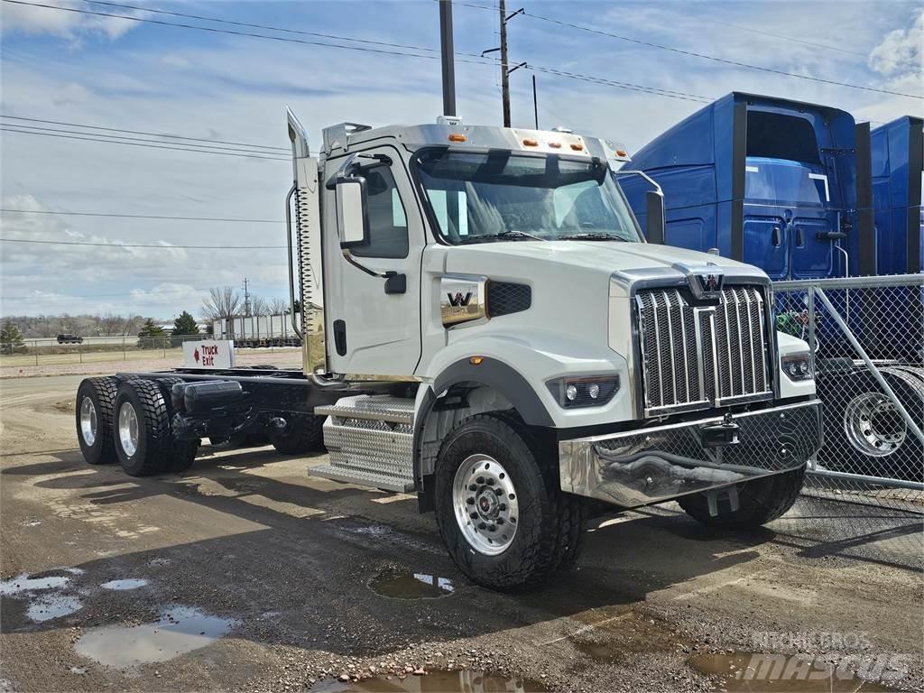 Western Star 47X شاحنات بمقصورة وهيكل