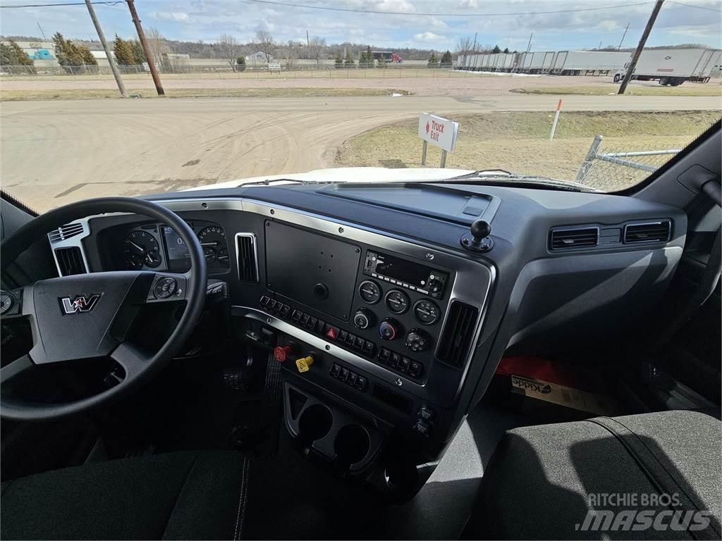 Western Star 47X شاحنات بمقصورة وهيكل