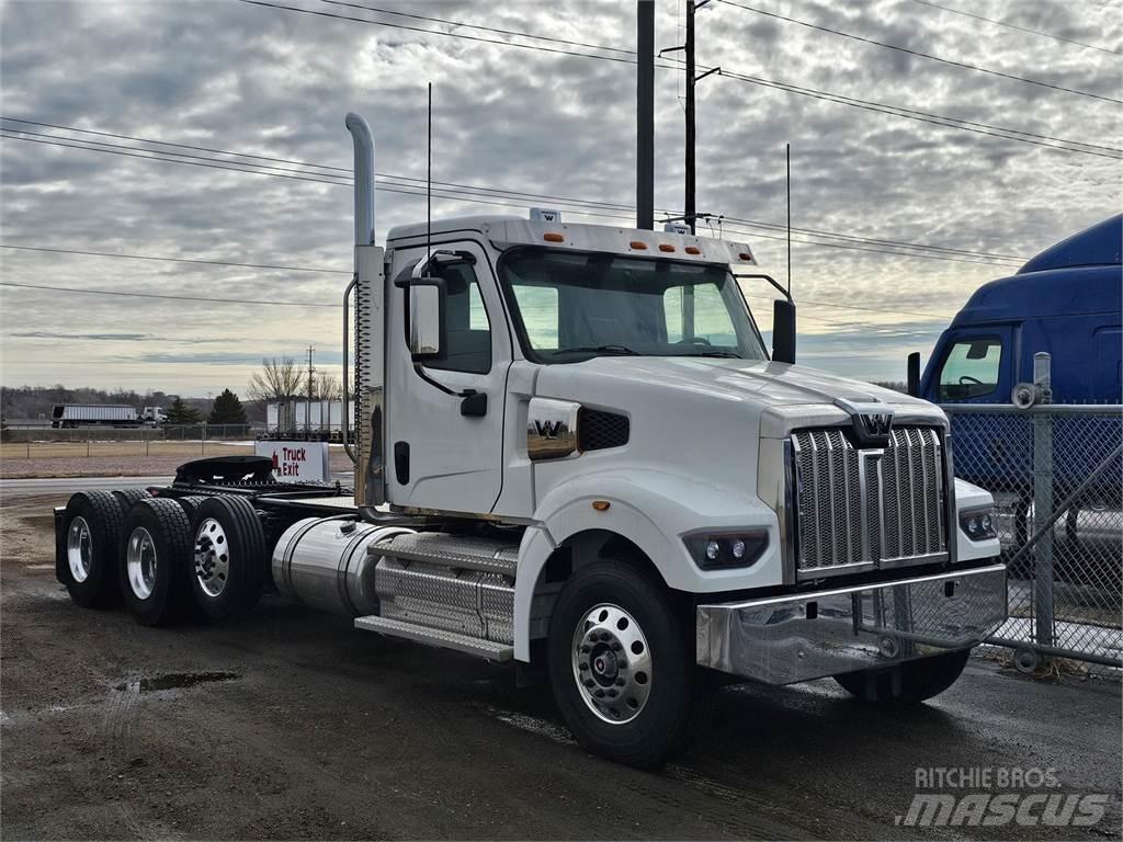 Western Star 49X شاحنات بمقصورة وهيكل