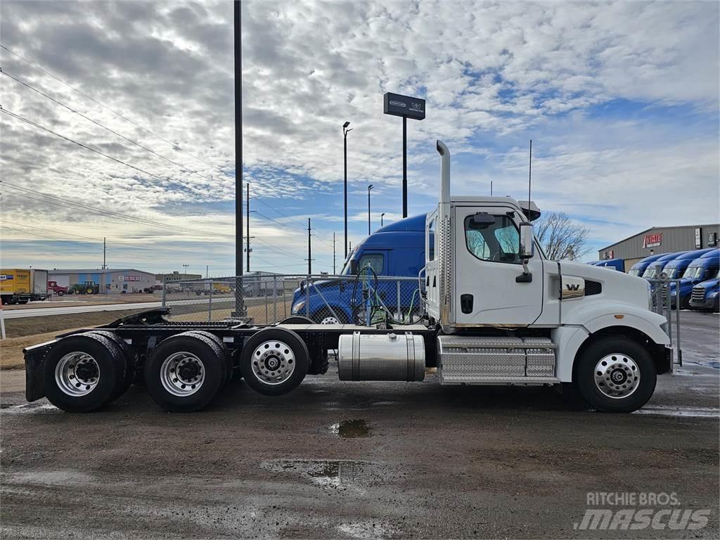 Western Star 49X شاحنات بمقصورة وهيكل