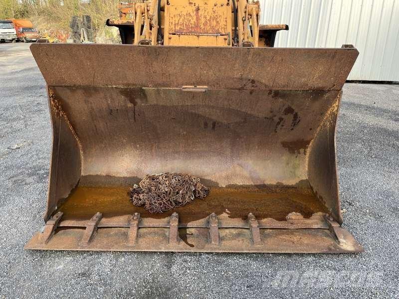 CASE W14 لوادر بعجل