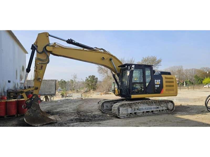 CAT 323F حفارات زحافة