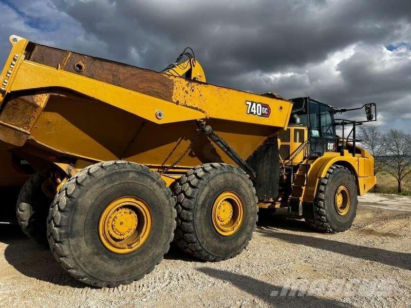 CAT 740GC ساحبات مفصلية