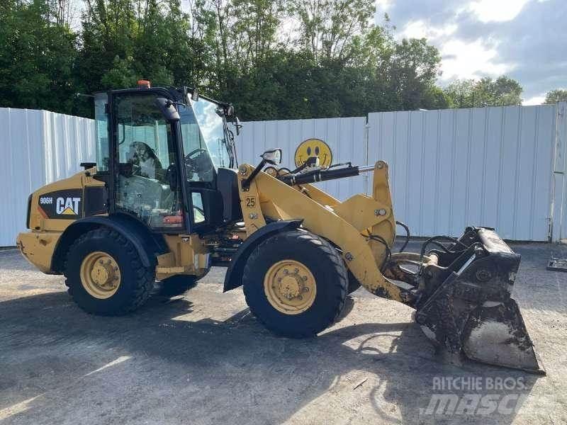 CAT 906H لوادر صغيرة