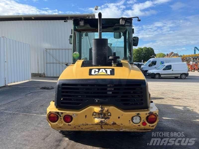 CAT 906H لوادر صغيرة