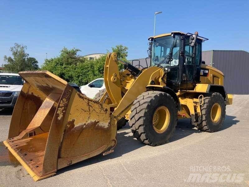 CAT 926M لوادر بعجل