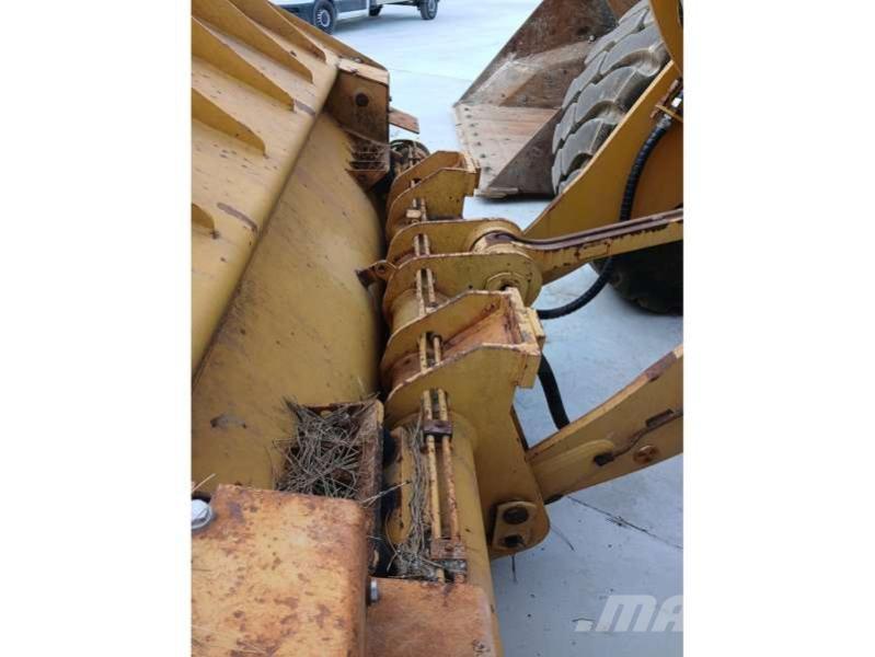 CAT 926M لوادر بعجل