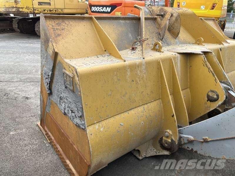 CAT 962K لوادر بعجل