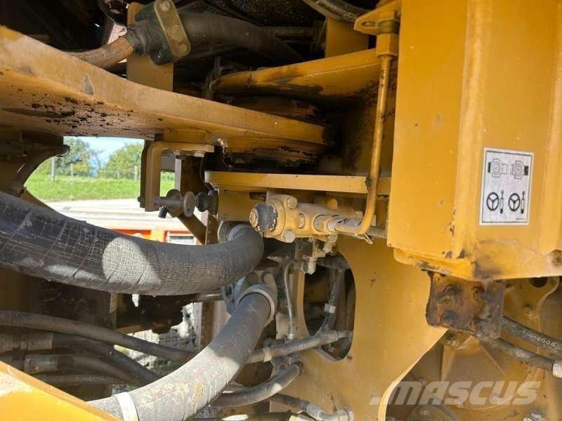 CAT 966G لوادر بعجل