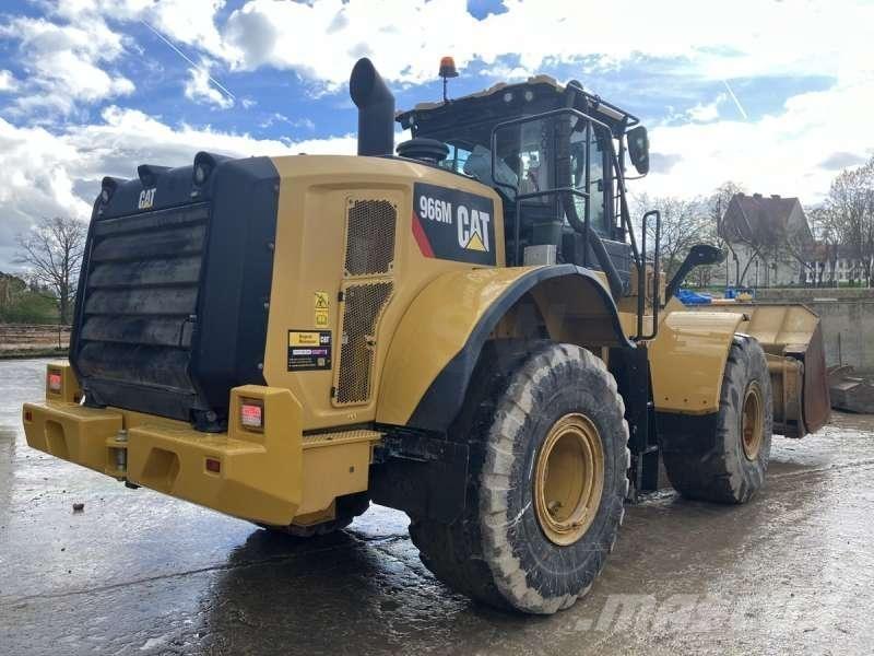 CAT 966M لوادر بعجل