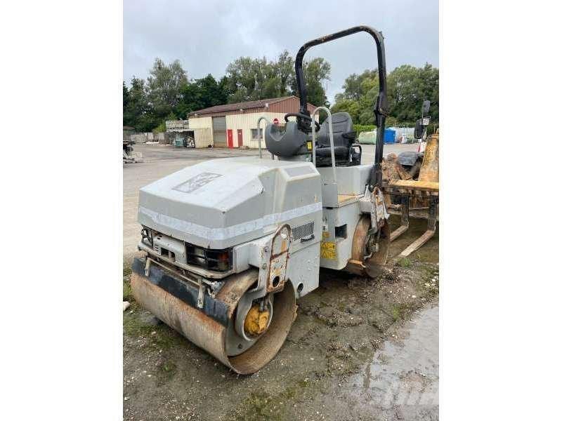 CAT CB224 ضاغطات التربة