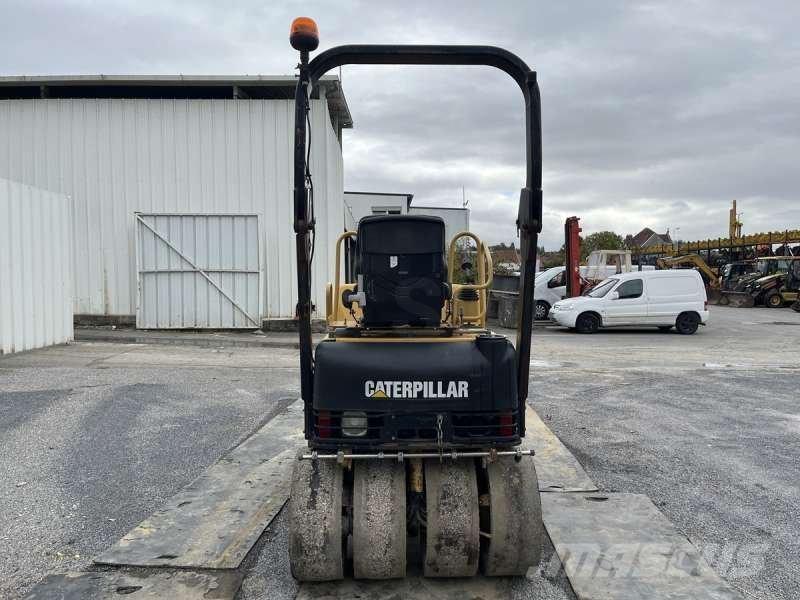 CAT CB225D ضاغطات التربة