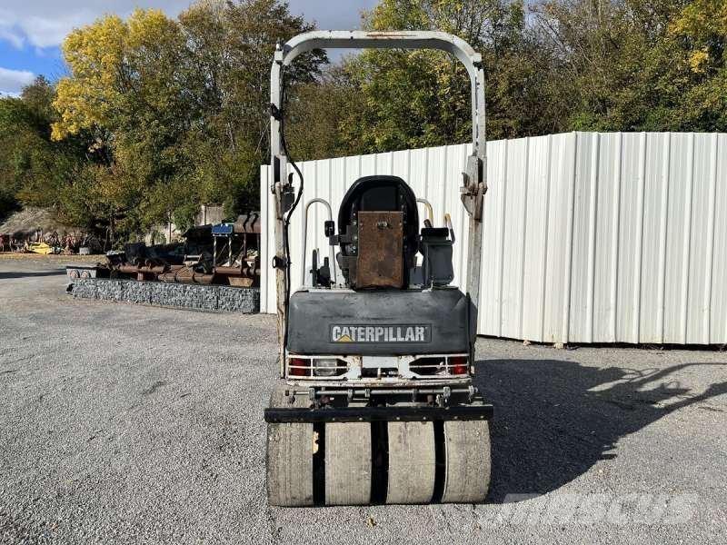 CAT CB225E ضاغطات التربة