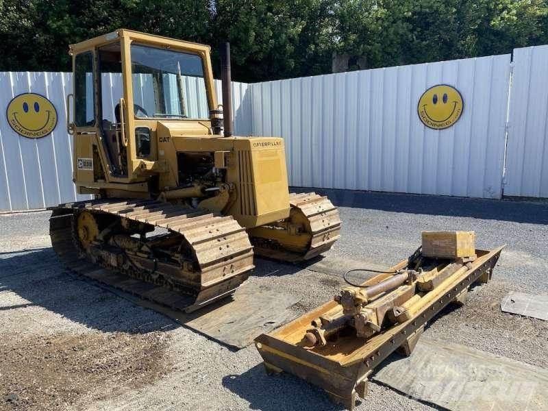 CAT D3B بلدوزرات مجنزرة