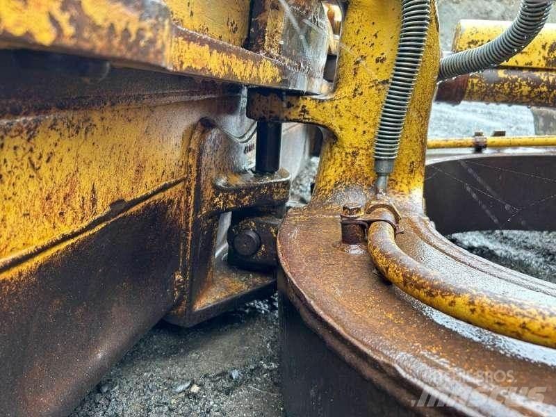 CAT D4H LGP بلدوزرات مجنزرة