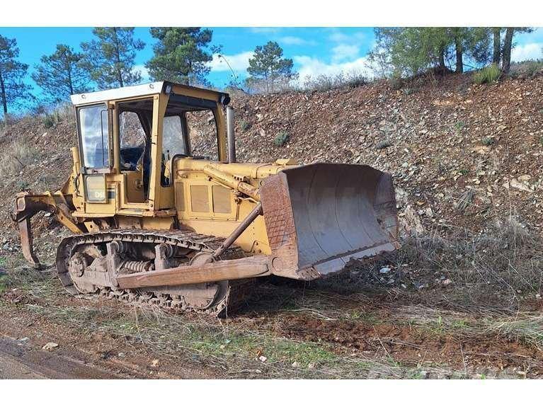 CAT D6D بلدوزرات مجنزرة