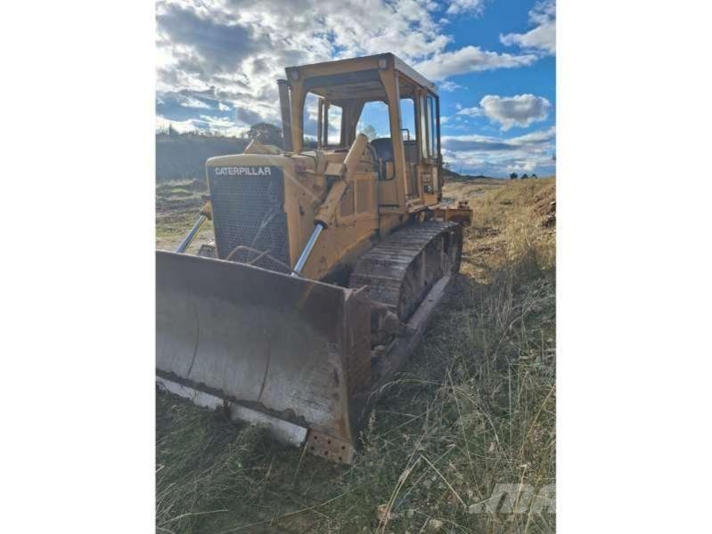 CAT D6D بلدوزرات مجنزرة