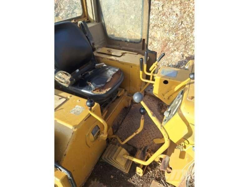 CAT D6D بلدوزرات مجنزرة