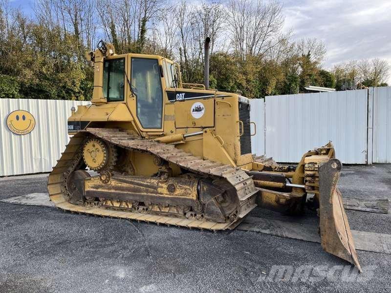 CAT D6N LGP بلدوزرات مجنزرة