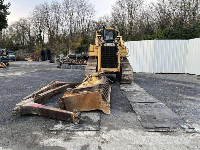 CAT D6RXL بلدوزرات مجنزرة