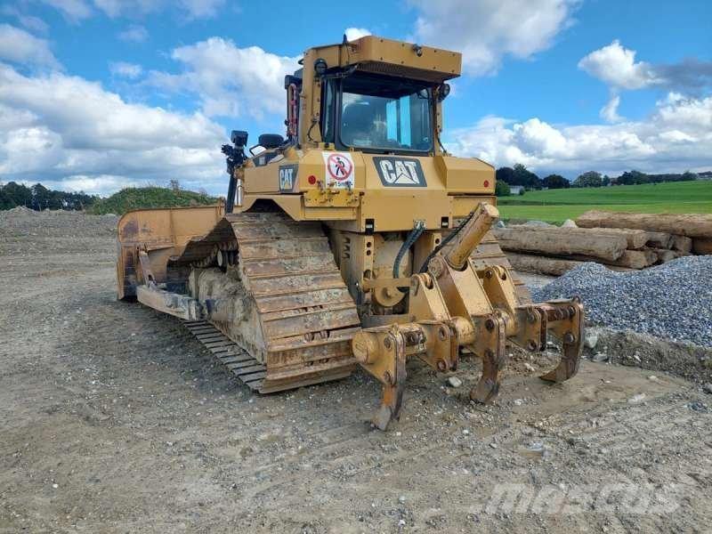 CAT D6T LGP بلدوزرات مجنزرة