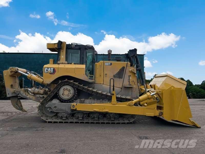 CAT D8T بلدوزرات مجنزرة