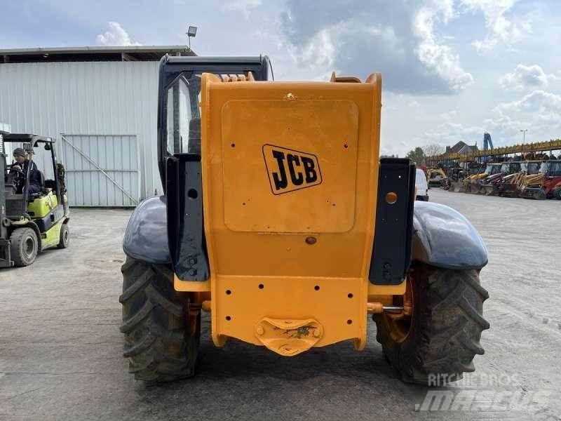 JCB 532-120 مناولات متداخلة