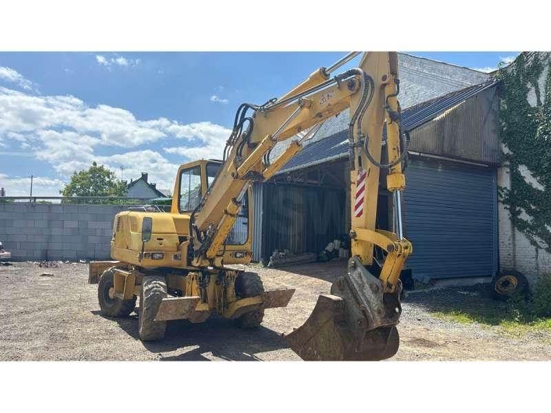 Komatsu PW75 حفارات بعجل