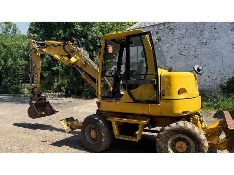 Komatsu PW75 حفارات بعجل